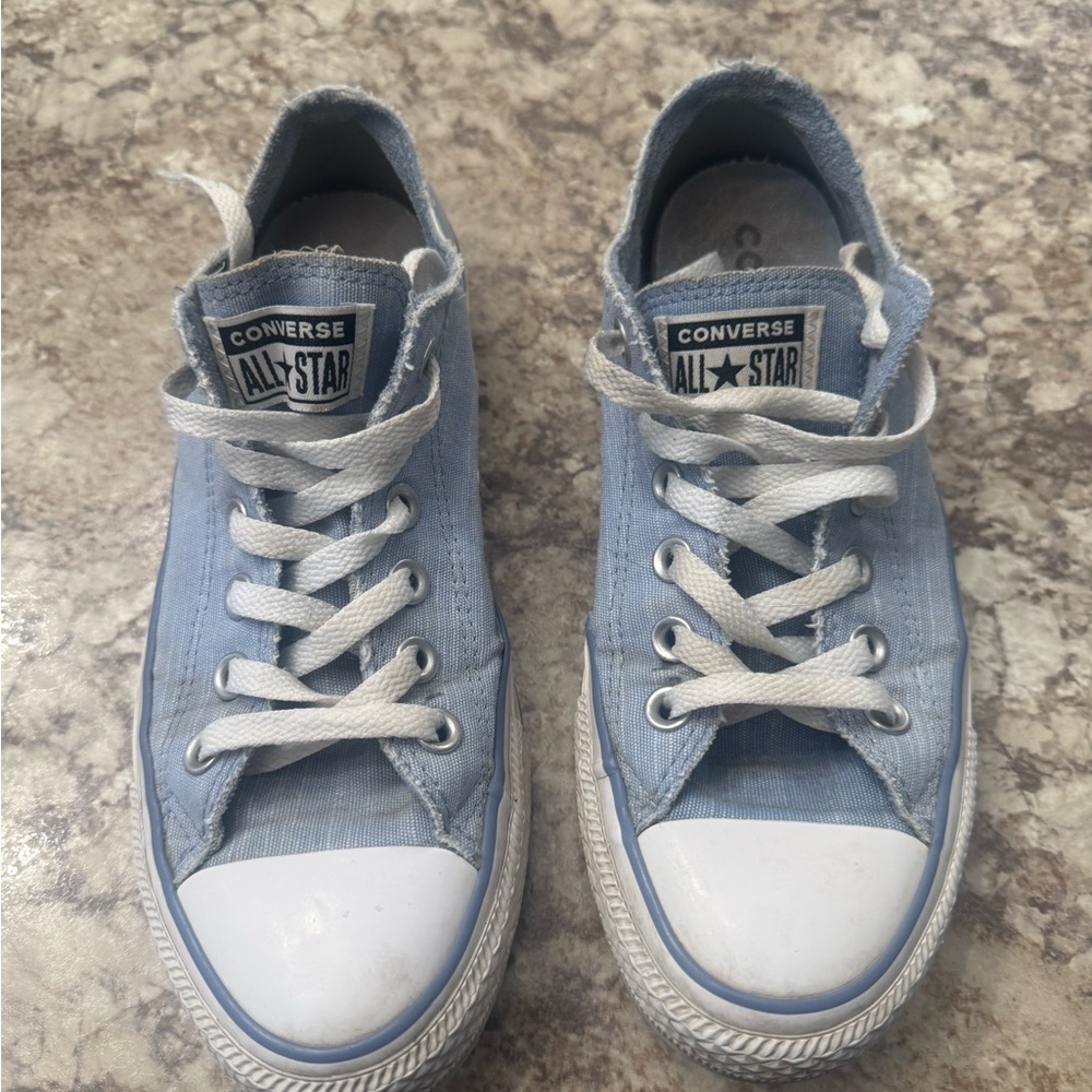 Women’s light blue converse